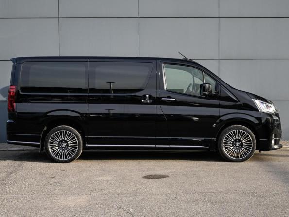 Toyota HiAce H300 с пробегом 2020 года, цена 7 520 000 рублей, 87017 км, минивэн, Автокод Объявления