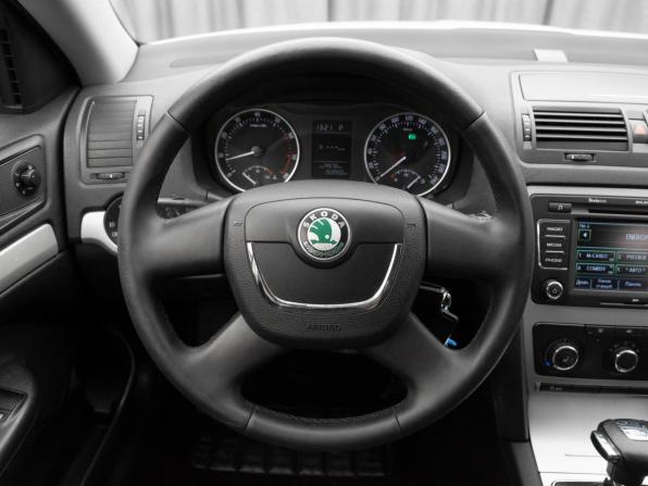Skoda Octavia II (A5) Рестайлинг с пробегом 2011 года, цена 760 000 рублей, 269950 км, лифтбек, Автокод Объявления