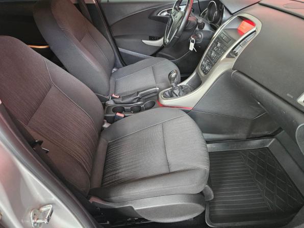 Opel Astra J с пробегом 2010 года, цена 385 000 рублей, 313122 км, хэтчбек, Автокод Объявления