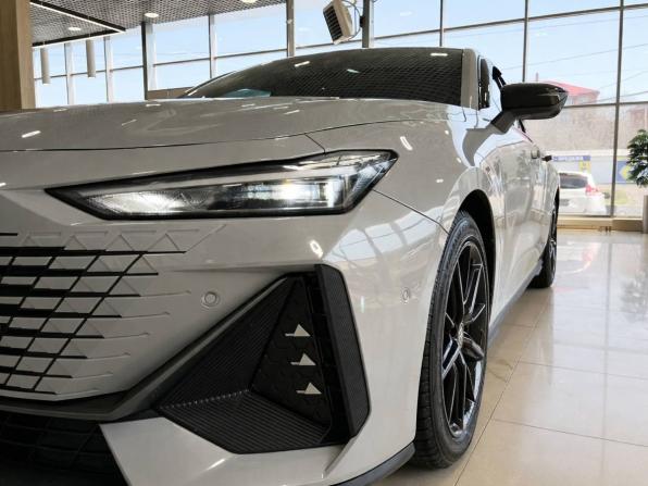 Changan UNI-V I с пробегом 2023 года, цена 2 279 900 рублей, 63952 км, лифтбек, Автокод Объявления