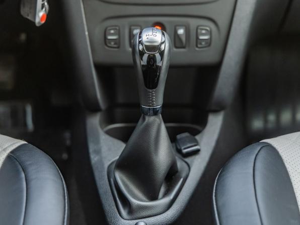 Renault Sandero II Рестайлинг с пробегом 2020 года, цена 1 348 000 рублей, 40480 км, хэтчбек, Автокод Объявления
