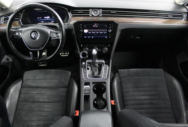 Volkswagen Passat B8 с пробегом 2018 года, цена 1 990 000 рублей, 126595 км, седан, Автокод Объявления