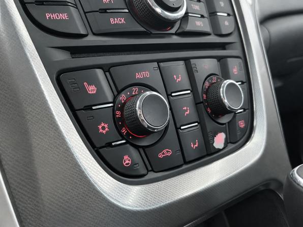 Opel Astra J с пробегом 2011 года, цена 609 000 рублей, 224103 км, хэтчбек, Автокод Объявления