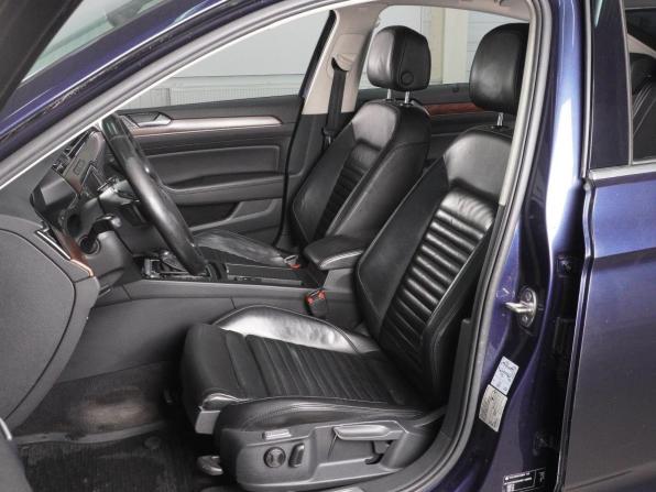 Volkswagen Passat B8 с пробегом 2017 года, цена 1 479 000 рублей, 307828 км, седан, Автокод Объявления