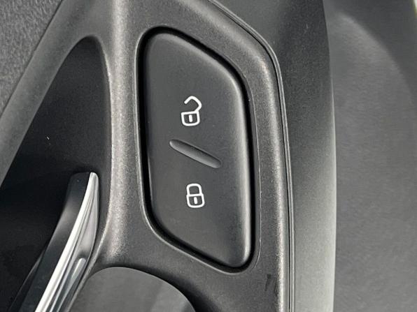 Volkswagen Polo V Рестайлинг с пробегом 2018 года, цена 830 000 рублей, 172000 км, седан, Автокод Объявления