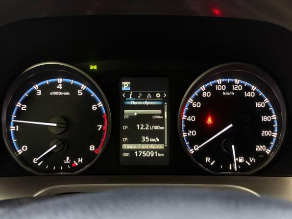 Toyota RAV4 IV (XA40) Рестайлинг с пробегом 2017 года, цена 2 450 000 рублей, 175073 км, внедорожник, Автокод Объявления
