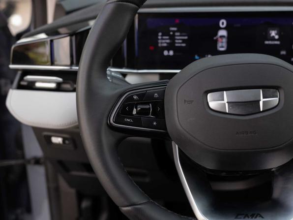 Geely Atlas II с пробегом 2024 года, цена 3 300 000 рублей, 16739 км, внедорожник, Автокод Объявления