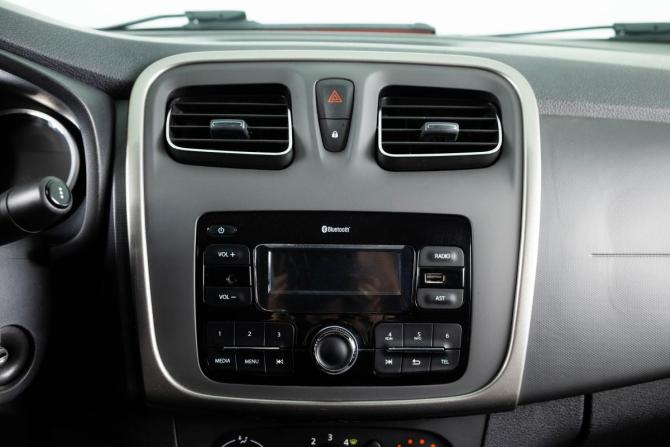 Renault Logan II Рестайлинг с пробегом 2020 года, цена 1 129 000 рублей, 58289 км, седан, Автокод Объявления