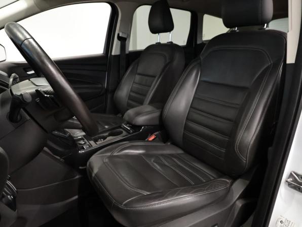 Ford Kuga II Рестайлинг с пробегом 2017 года, цена 1 650 000 рублей, 165864 км, внедорожник, Автокод Объявления