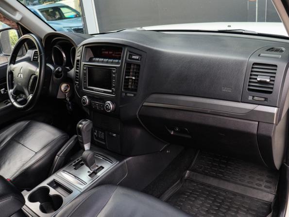 Mitsubishi Pajero IV с пробегом 2011 года, цена 2 590 000 рублей, 56791 км, внедорожник, Автокод Объявления
