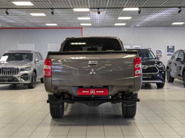 Mitsubishi L200 V с пробегом 2016 года, цена 2 299 500 рублей, 120000 км, пикап, Автокод Объявления