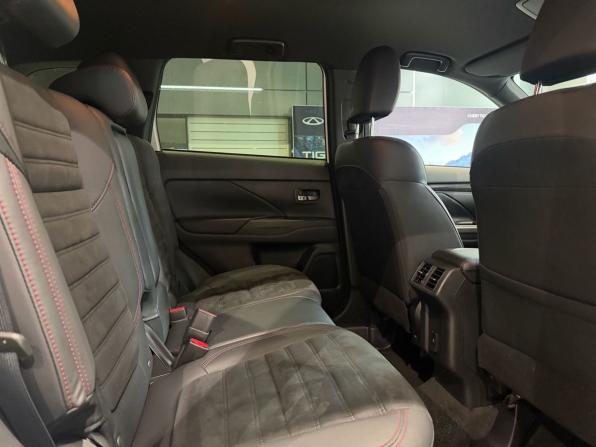Mitsubishi Outlander III Рестайлинг 3 с пробегом 2021 года, цена 2 545 000 рублей, 81000 км, внедорожник, Автокод Объявления