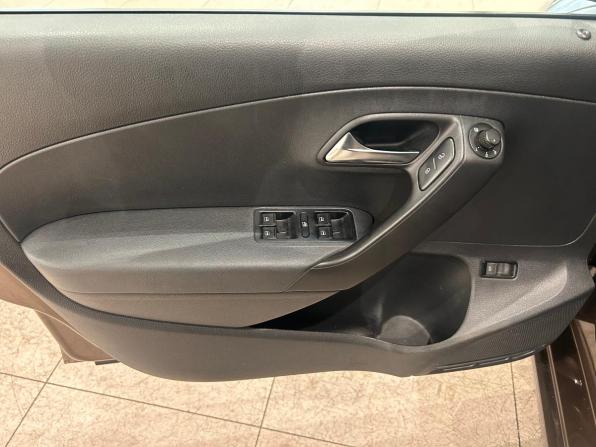 Volkswagen Polo V Рестайлинг с пробегом 2018 года, цена 949 000 рублей, 176659 км, седан, Автокод Объявления