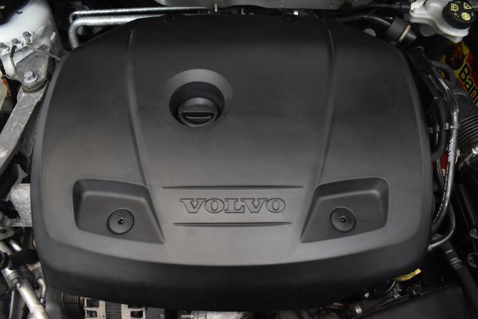 Volvo V40 Cross Country I Рестайлинг с пробегом 2017 года, цена 1 920 000 рублей, 100114 км, хэтчбек, Автокод Объявления