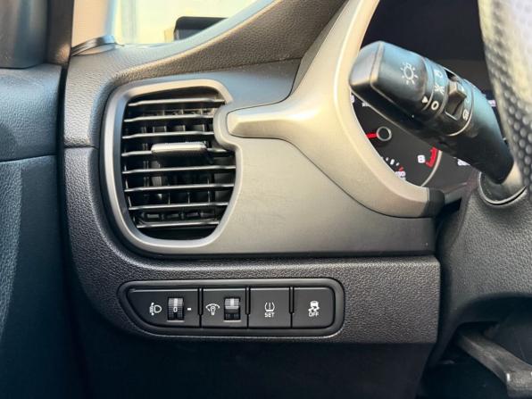 Kia Rio IV Рестайлинг с пробегом 2021 года, цена 1 700 000 рублей, 56145 км, хэтчбек, Автокод Объявления