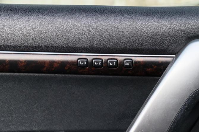 Toyota Land Cruiser 200 Series Рестайлинг 1 с пробегом 2014 года, цена 3 550 000 рублей, 208322 км, внедорожник, Автокод Объявления