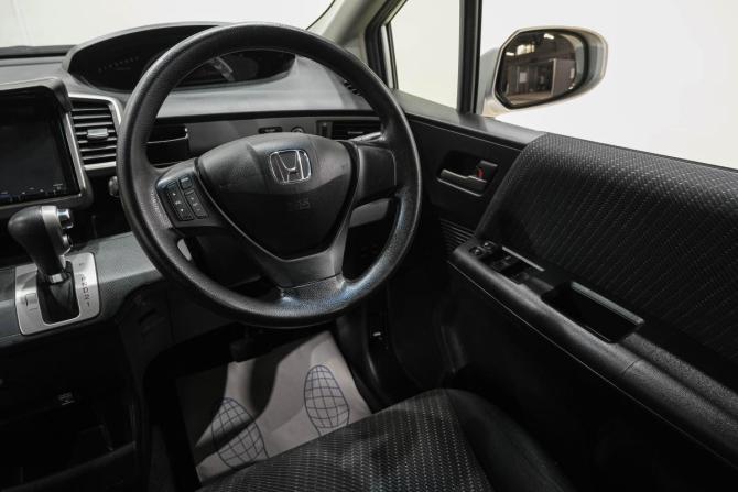 Honda Freed I Рестайлинг с пробегом 2013 года, цена 1 139 000 рублей, 201000 км, компактвэн, Автокод Объявления