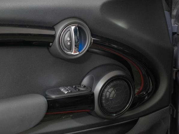 Mini Hatch III (F55/F56) Рестайлинг с пробегом 2020 года, цена 2 770 000 рублей, 66950 км, хэтчбек, Автокод Объявления