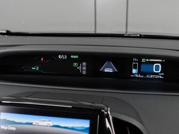 Toyota Prius IV (XW50) с пробегом 2017 года, цена 1 800 000 рублей, 311272 км, лифтбек, Автокод Объявления