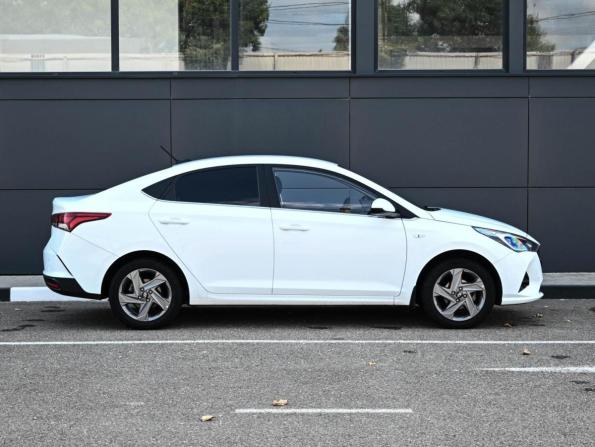 Hyundai Solaris II Рестайлинг с пробегом 2020 года, цена 1 549 000 рублей, 98590 км, седан, Автокод Объявления