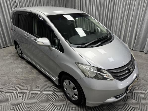 Honda Freed I с пробегом 2010 года, цена 1 085 000 рублей, 102558 км, компактвэн, Автокод Объявления