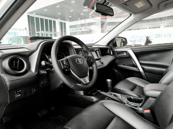 Toyota RAV4 IV (XA40) Рестайлинг с пробегом 2015 года, цена 2 499 000 рублей, 107518 км, внедорожник, Автокод Объявления