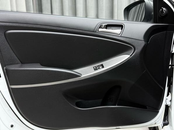 Hyundai Solaris I Рестайлинг с пробегом 2016 года, цена 929 000 рублей, 73000 км, седан, Автокод Объявления