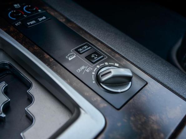 Toyota Land Cruiser 200 Series Рестайлинг 1 с пробегом 2012 года, цена 3 319 000 рублей, 240615 км, внедорожник, Автокод Объявления