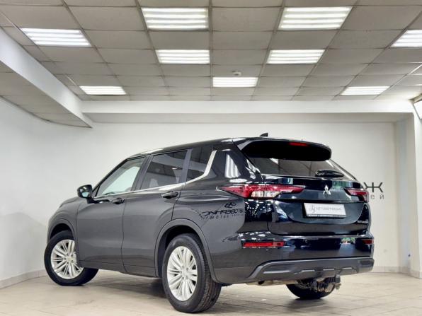 Mitsubishi Outlander IV с пробегом 2023 года, цена 3 500 000 рублей, 58103 км, внедорожник, Автокод Объявления