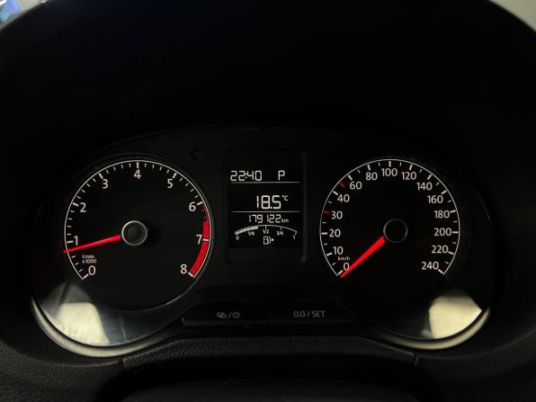 Volkswagen Polo V Рестайлинг с пробегом 2019 года, цена 999 000 рублей, 180000 км, седан, Автокод Объявления