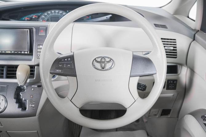 Toyota Estima III Рестайлинг с пробегом 2011 года, цена 659 000 рублей, 203467 км, минивэн, Автокод Объявления