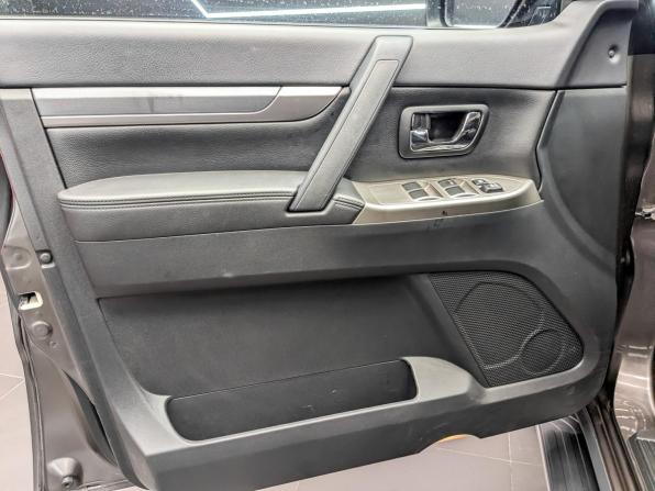 Mitsubishi Pajero IV Рестайлинг 2 с пробегом 2015 года, цена 2 440 000 рублей, 120717 км, внедорожник, Автокод Объявления