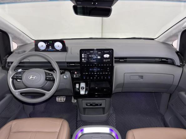 Hyundai Staria I с пробегом 2024 года, цена 6 720 000 рублей, 68813 км, минивэн, Автокод Объявления