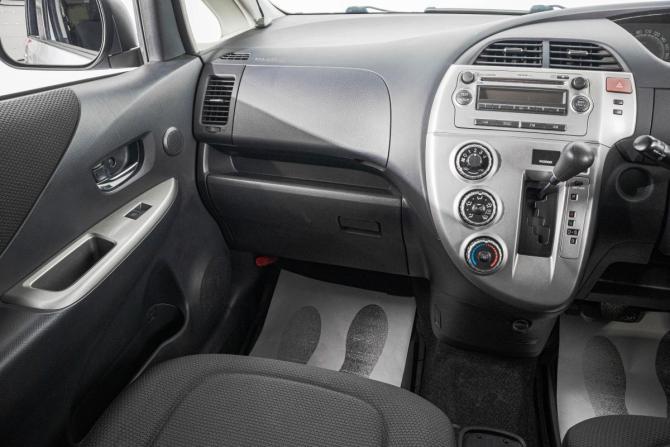Toyota Ractis I с пробегом 2009 года, цена 599 000 рублей, 250000 км, хэтчбек, Автокод Объявления