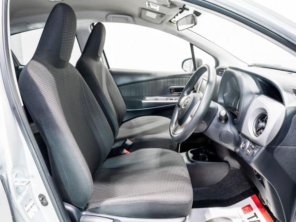 Toyota Vitz III (XP130) Рестайлинг с пробегом 2016 года, цена 900 000 рублей, 26500 км, хэтчбек, Автокод Объявления