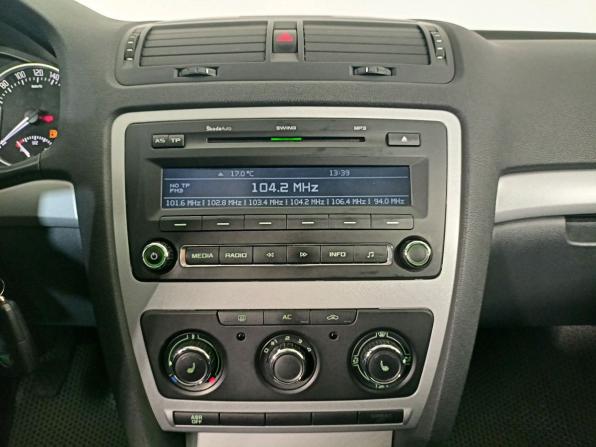 Skoda Octavia II (A5) Рестайлинг с пробегом 2013 года, цена 831 000 рублей, 185000 км, лифтбек, Автокод Объявления