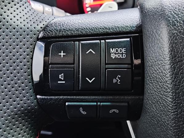 Toyota Hilux VIII Рестайлинг 2 с пробегом 2022 года, цена 5 695 000 рублей, 63000 км, пикап, Автокод Объявления