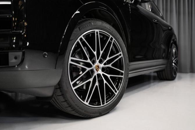 Новый Porsche Cayenne III Рестайлинг 2025 года, цена 20 621 300 рублей, внедорожник, Автокод Объявления