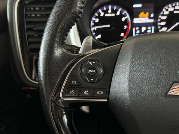 Mitsubishi Outlander III Рестайлинг 3 с пробегом 2018 года, цена 2 335 000 рублей, 99359 км, внедорожник, Автокод Объявления