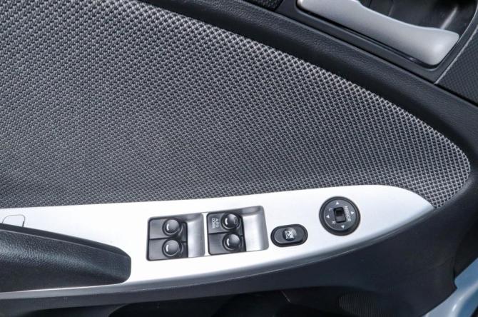 Hyundai Solaris I Рестайлинг с пробегом 2014 года, цена 989 000 рублей, 121640 км, седан, Автокод Объявления