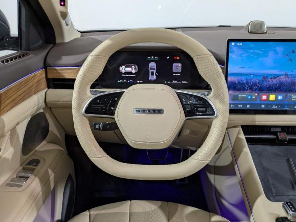 Seres M7 с пробегом 2024 года, цена 4 500 000 рублей, 14518 км, внедорожник, Автокод Объявления
