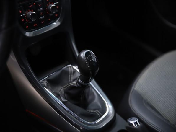 Opel Astra J Рестайлинг с пробегом 2012 года, цена 590 000 рублей, 235414 км, хэтчбек, Автокод Объявления