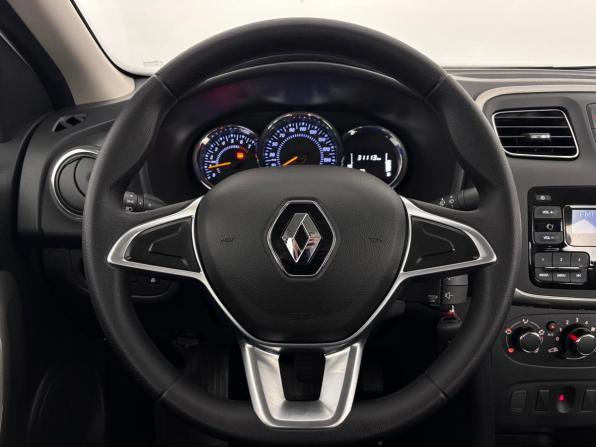 Renault Logan II Рестайлинг с пробегом 2022 года, цена 1 375 000 рублей, 31111 км, седан, Автокод Объявления