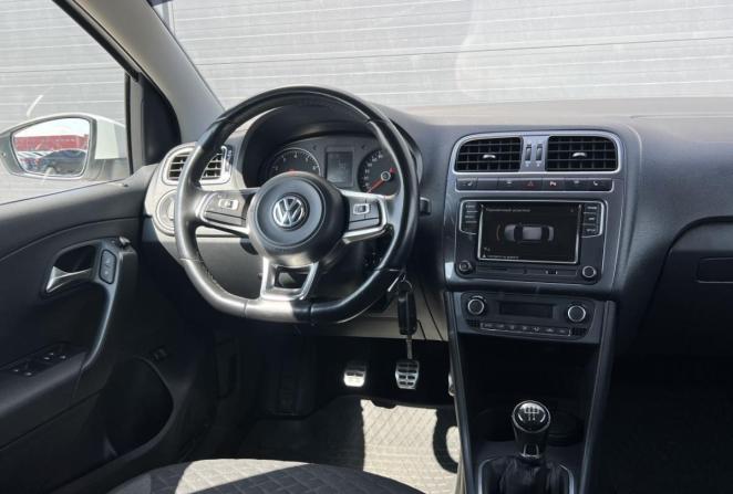 Volkswagen Polo V Рестайлинг с пробегом 2018 года, цена 1 025 000 рублей, 122707 км, седан, Автокод Объявления