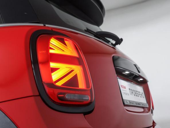 Mini Hatch III (F55/F56) Рестайлинг 2 с пробегом 2021 года, цена 3 038 310 рублей, 42029 км, хэтчбек, Автокод Объявления