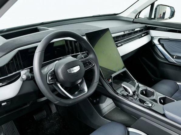 Geely Atlas II с пробегом 2026 года, цена 3 389 990 рублей, 1 км, внедорожник, Автокод Объявления