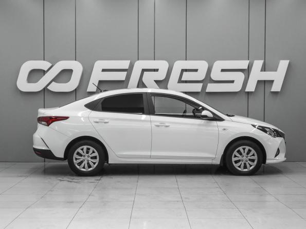 Hyundai Solaris II Рестайлинг с пробегом 2021 года, цена 1 590 000 рублей, 57922 км, седан, Автокод Объявления