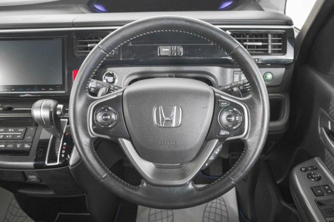 Honda Stepwgn V с пробегом 2016 года, цена 1 849 000 рублей, 117000 км, минивэн, Автокод Объявления