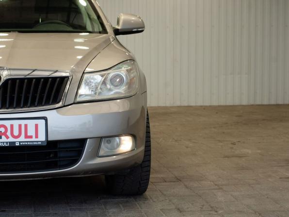 Skoda Octavia II (A5) Рестайлинг с пробегом 2013 года, цена 895 000 рублей, 194373 км, лифтбек, Автокод Объявления