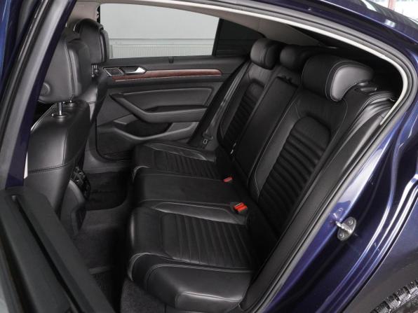 Volkswagen Passat B8 с пробегом 2017 года, цена 1 479 000 рублей, 307828 км, седан, Автокод Объявления